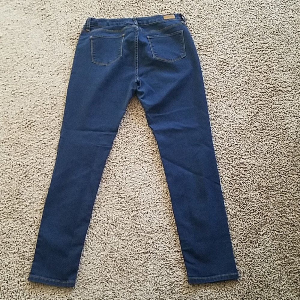 Iris Jeans - Picture 2 of 4